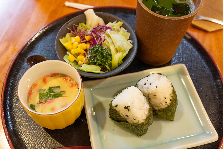 高岳 花ごよみ和食モーニングは4円でおにぎりに茶碗蒸しも わんたび