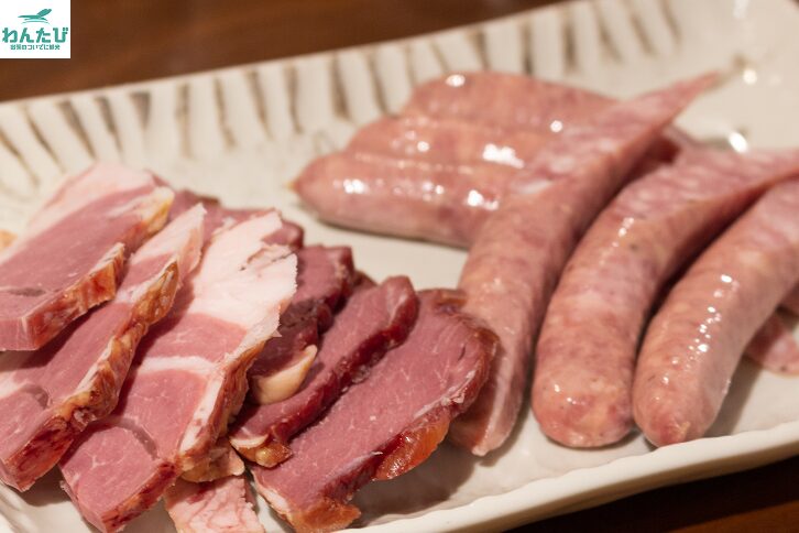 札幌すすきの、ふくろう亭のラムベーコンとラムソーセージ