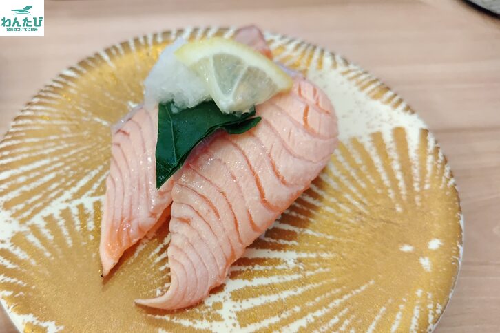 大起水産の炙りオーロラサーモンとろ