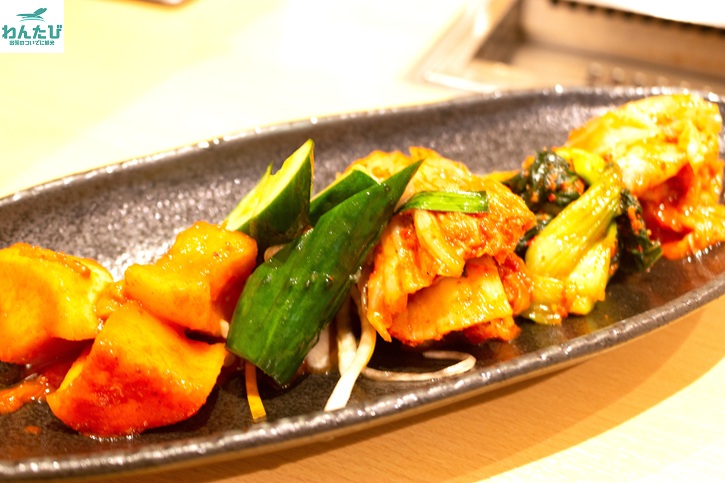 アジヨシ総本店のキムチ盛り合わせ